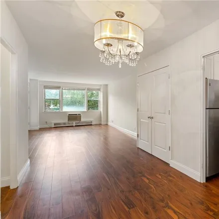 Image 4 - 5700 Arlington Avenue, New York, NY 10471, USA - Condo for sale