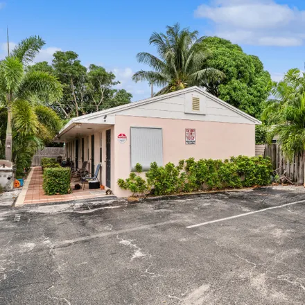 Rent this studio townhouse on 711 North 4th Street in Lantana, FL 33462