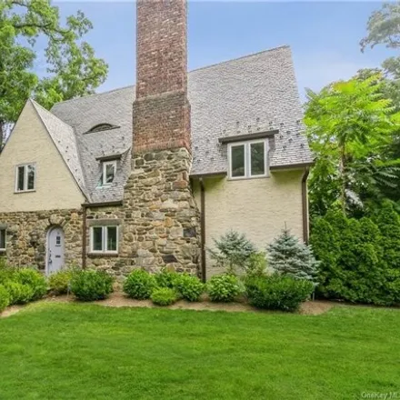 Rent this 5 bed house on 7 Cotswold Way in Edgemont, Village of Scarsdale