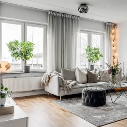 Rent this 3 bed condo on Förskolan Kolonnetten in Enskedevägen, 122 48 Stockholm