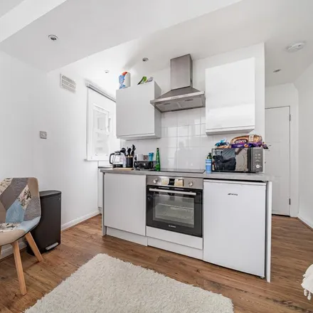Image 2 - Narcissus Road, London, NW6 1TS, United Kingdom - Apartment for rent