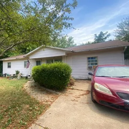 Buy this 3 bed house on 600 South Elm Street in Mountain Grove, MO 65711