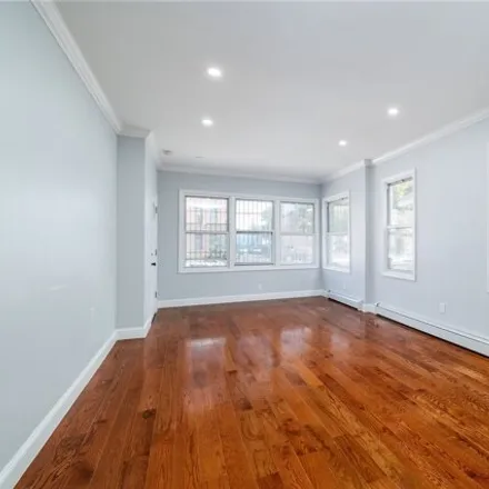 Image 2 - 702 Linden Boulevard, New York, NY 11203, USA - House for sale