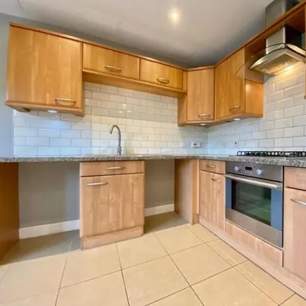 Image 2 - Long Hill Road, Kirklees, HD2 1ZH, United Kingdom - Townhouse for rent
