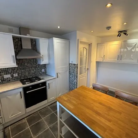 Rent this 2 bed townhouse on 21 Claythorn Avenue in Hutchesontown, Glasgow