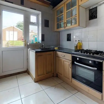Rent this 5 bed townhouse on Mayville Road in Leeds, LS6 1LS