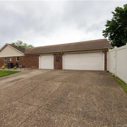 Image 6 - 3217 Emerald Court, Jeffersonville, IN 47130, USA - House for sale