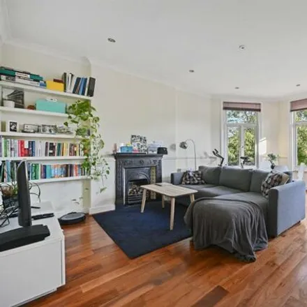 Image 2 - 11 St. Hilda's Close, Brondesbury Park, London, NW6 7NX, United Kingdom - Apartment for rent