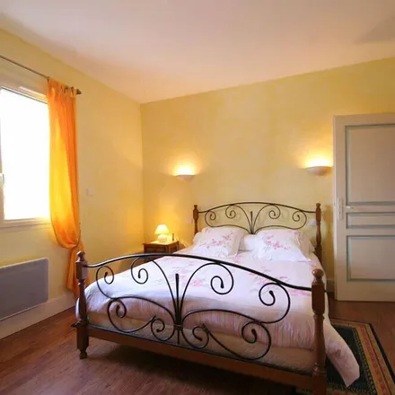 Rent this 3 bed townhouse on 24300 Lussas-et-Nontronneau