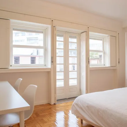 Rent this 5 bed room on Pingo Doce in Rua de Nossa Senhora de Fátima, 4100-999 Porto