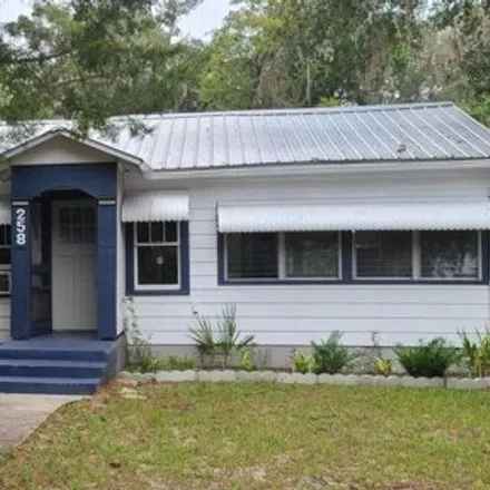 Rent this 3 bed house on 105 West Street in Putnam County, FL 32157