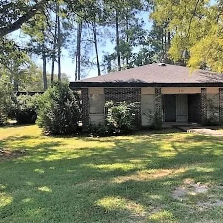Buy this 4 bed house on 615 Lallah Street in Pineville, LA 71360