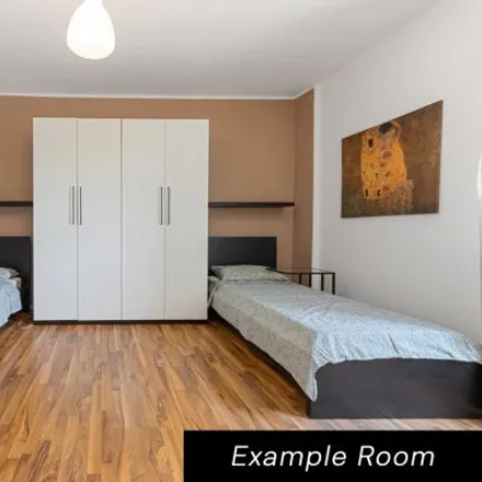 Rent this 5 bed room on Biblioteca Comunale Vigentina in Corso di Porta Vigentina, 15