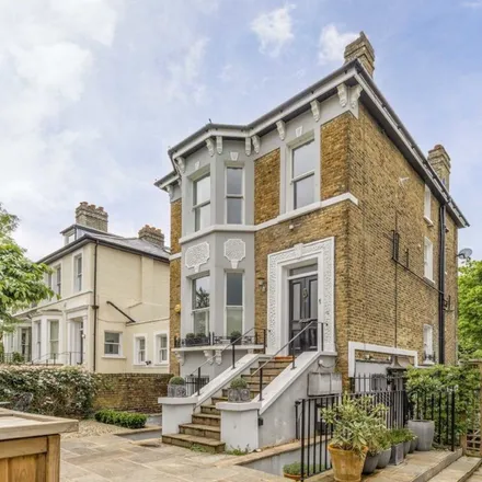 Rent this 3 bed apartment on Heathcote Road in London, TW1 1RX