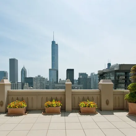 Rent this 3 bed apartment on The Pinnacle in 21 East Huron Street, Chicago