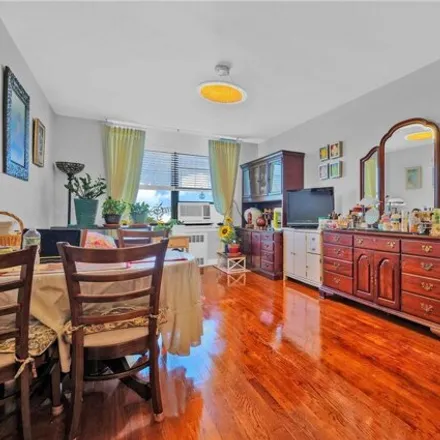 Image 4 - 25-40 Union Street, New York, NY 11354, USA - Apartment for sale
