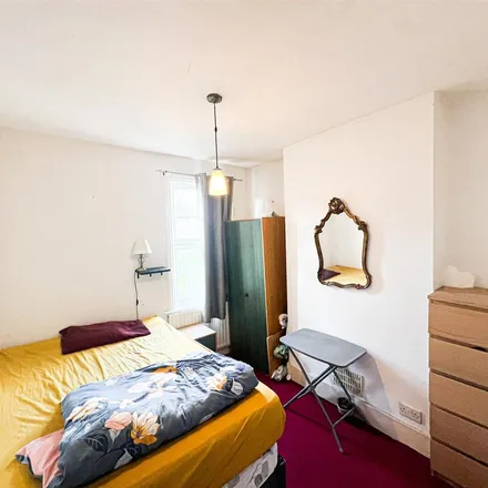 Image 2 - 45 Faringford Road, London, E15 4DW, United Kingdom - Apartment for rent