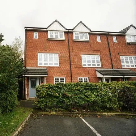 Rent this 4 bed townhouse on Evergreen Avenue in Horwich, BL6 5GQ