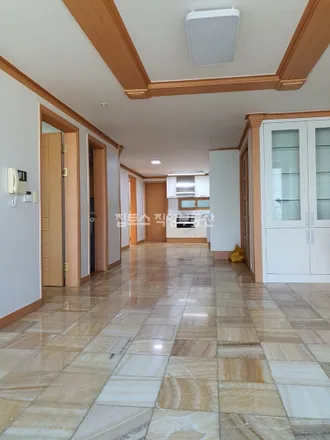 Rent this 3 bed apartment on 서울특별시 서초구 반포동 577-33