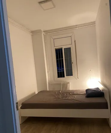 Rent this 4 bed room on Carrer de los Castillejos in 421, 08024 Barcelona