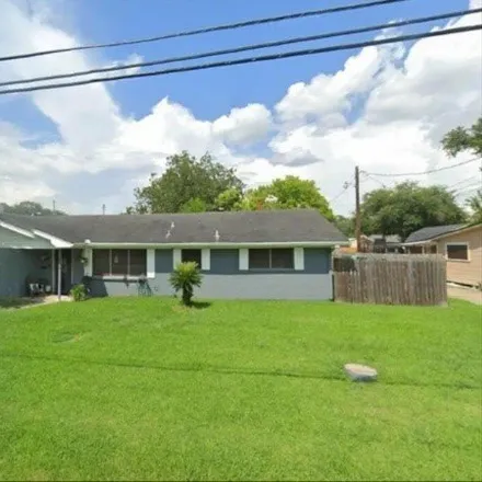 Rent this 3 bed house on 303 S 17th St in Nederland, Texas