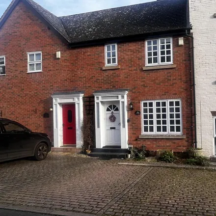 Rent this 2 bed townhouse on The Croft in Henley-in-Arden, B95 5DY