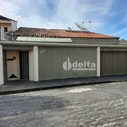 Buy this 3 bed house on Rua Padre Anchieta in Lídice, Uberlândia - MG