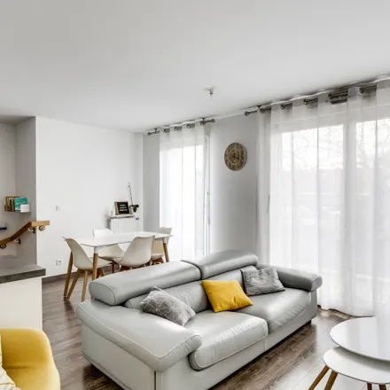 Rent this 3 bed apartment on 160 Rue Gabriel Péri in 94400 Vitry-sur-Seine, France