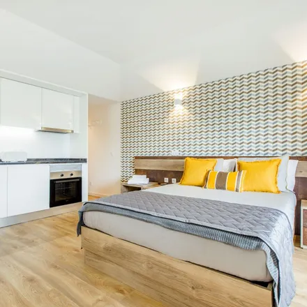 Rent this 1 bed apartment on Grande Colégio Universal in Rua da Boavista 158, 4050-102 Porto
