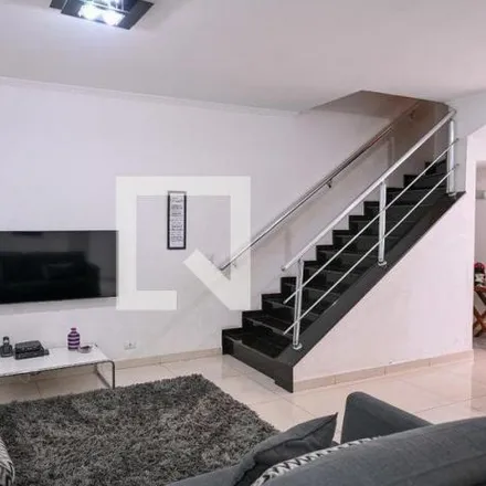 Rent this 3 bed house on Rua Vinte e Cinco de Julho in Jardim Santa Cruz, São Paulo - SP