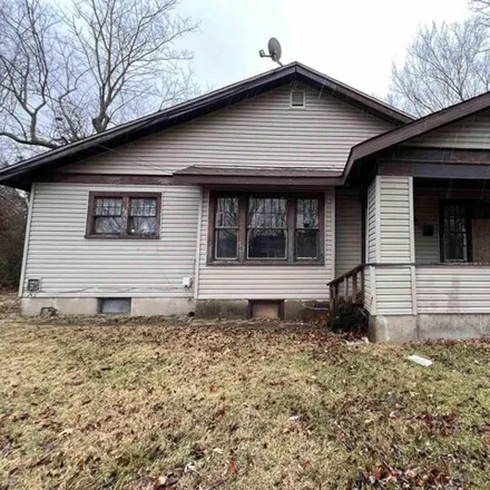 Buy this 4 bed house on 502 Hayes Avenue in Carbondale, IL 62901