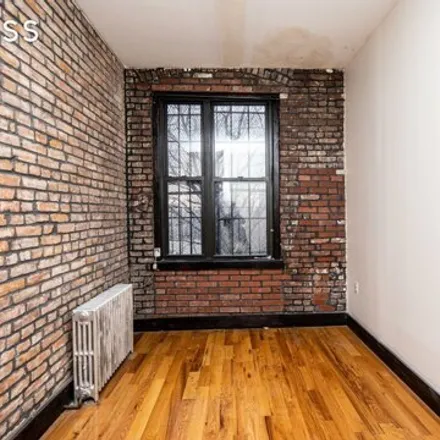 Image 4 - 170 Irving Avenue, New York, NY 11237, USA - House for rent