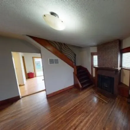 Rent this 3 bed apartment on 106 South Glenwood Avenue in Lakewood West, Lima