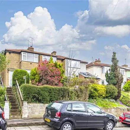 Buy this 3 bed duplex on Sunnyhill Road in Hemel Hempstead, HP1 1SZ