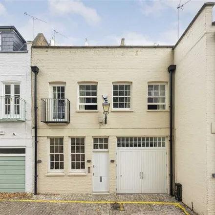 Rent this 4 bed apartment on Queen's Gate Mews in London, SW7 4PP