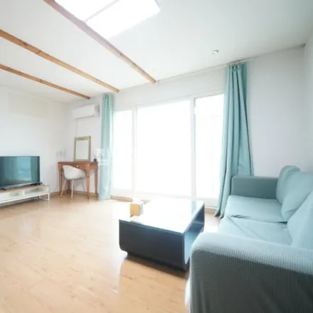 Rent this 1 bed apartment on 서울특별시 강남구 역삼동 725-48