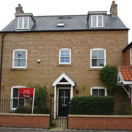 Rent this 4 bed duplex on 20-22 Honeysuckle Lane in Wragby, LN8 5JT