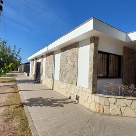 Rent this 3 bed house on Aramburu in Las Cañas, Mendoza