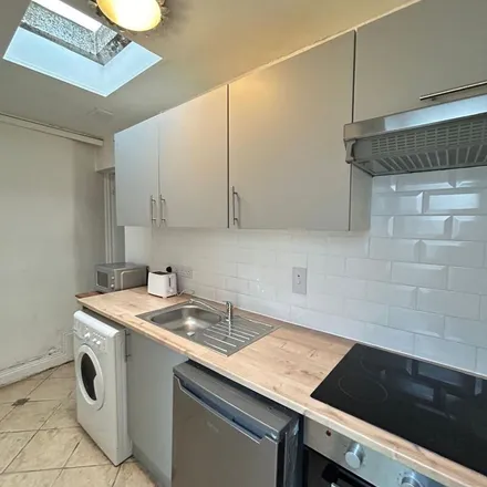 Image 3 - 14 Maxwell Street, Dublin, D08 X4Y8, Ireland - Apartment for rent