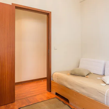 Rent this 3 bed room on Rua de Silva Porto in 4200-514 Porto, Portugal