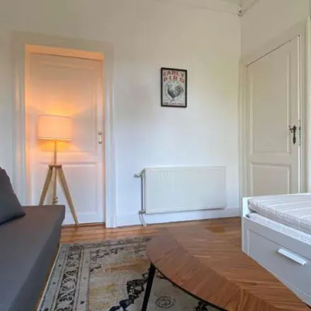 Rent this 8 bed apartment on Rue de Pascale - de Pascalestraat 50 in 1040 Brussels, Belgium