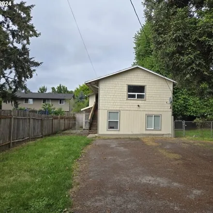 Buy this 4 bed house on 1014 Prospect Street in Oregon City, OR 97045