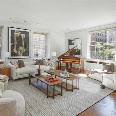 Buy this studio apartment on 550 PARK AVENUE 3E in New York