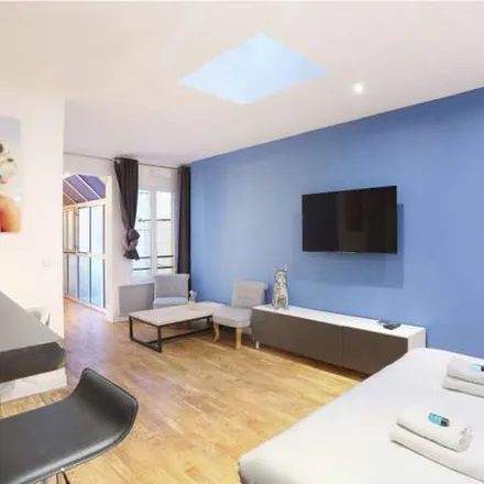 Rent this 1 bed apartment on 90 Rue Réaumur in 75002 Paris, France