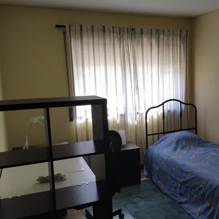 Rent this 4 bed room on Outeiro in Rua do Doutor Manuel Laranjeira, 4200-347 Porto