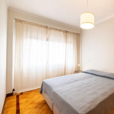 Rent this 3 bed room on Célia in Rua de Miguel Bombarda, 4050-377 Porto