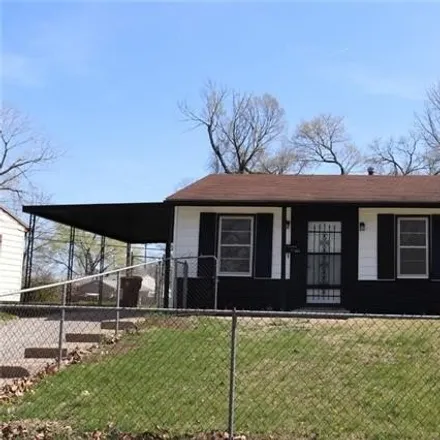Buy this 3 bed house on 5655 East 40th Street in Kansas City, MO 64130