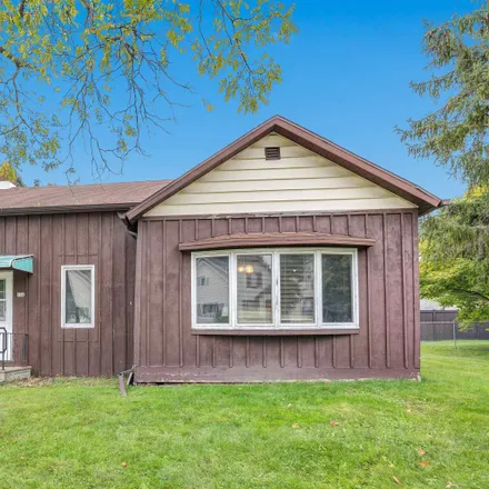 Buy this 2 bed house on 334 South Superior Street in De Pere, WI 54115