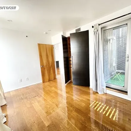 Image 6 - 240 North Henry Street, New York, NY 11222, USA - Townhouse for rent