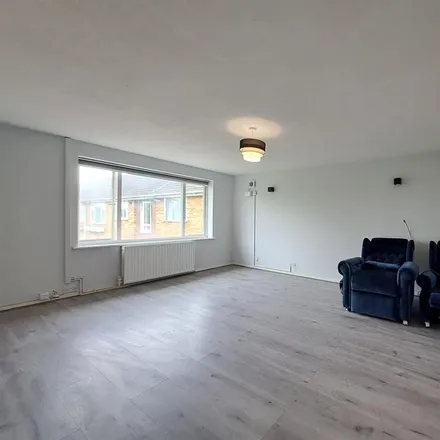 Image 3 - Cunningham Avenue, Freezywater, London, EN3 6LD, United Kingdom - Apartment for rent